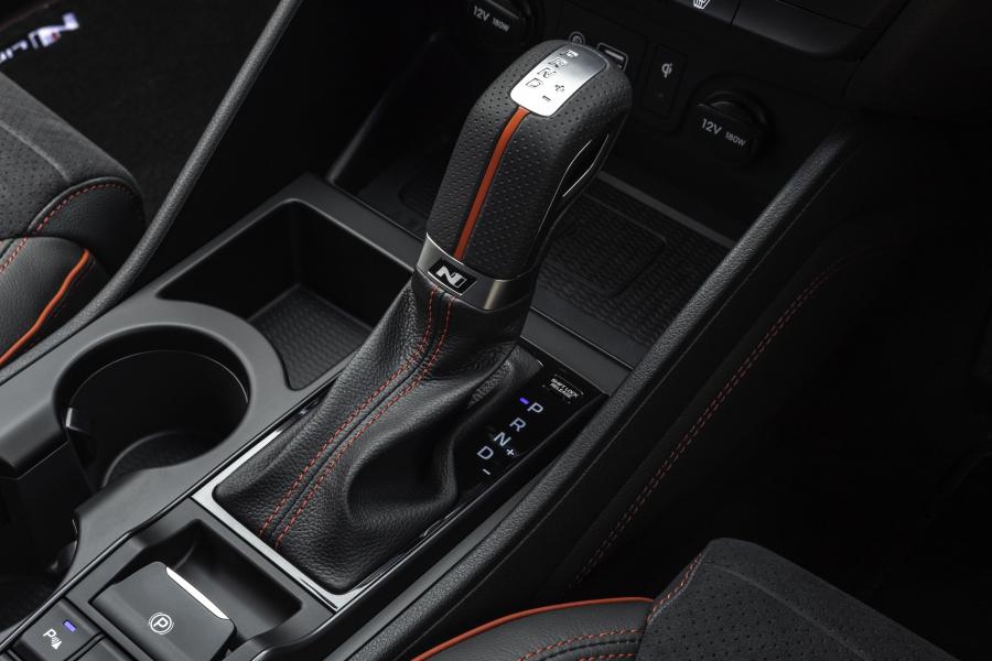 Детали интерьера Hyundai Tucson N Line (TL) 2019 года  (UK) (фото 15 из 40)